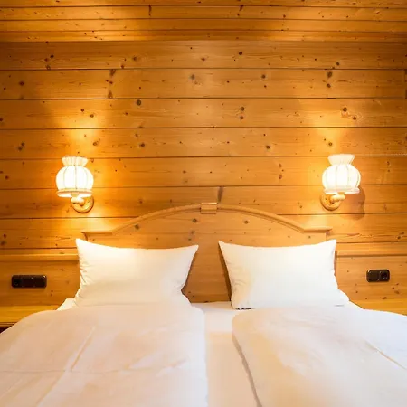 Gaestehaus Tannegg 게스트하우스 3*