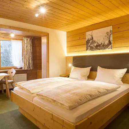 Gasthuis Gaestehaus Tannegg Mittelberg