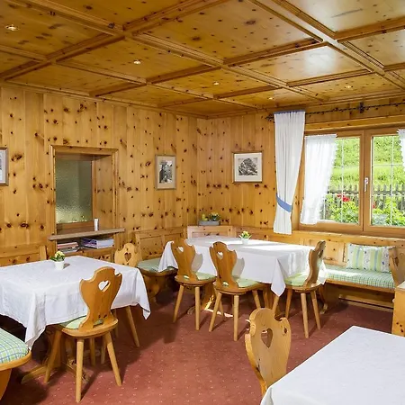 Gaestehaus Tannegg 게스트하우스